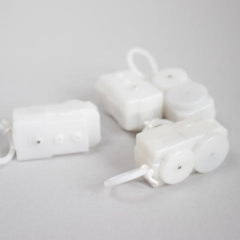 Mechanische Ratterbox . Vibrierende Box mit Zugschnur