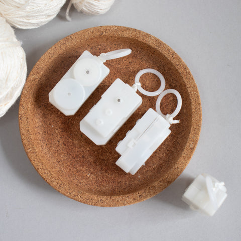 Mechanische Ratterbox . Vibrierende Box mit Zugschnur