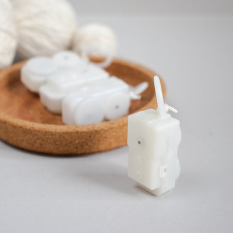 Mechanische Ratterbox . Vibrierende Box mit Zugschnur