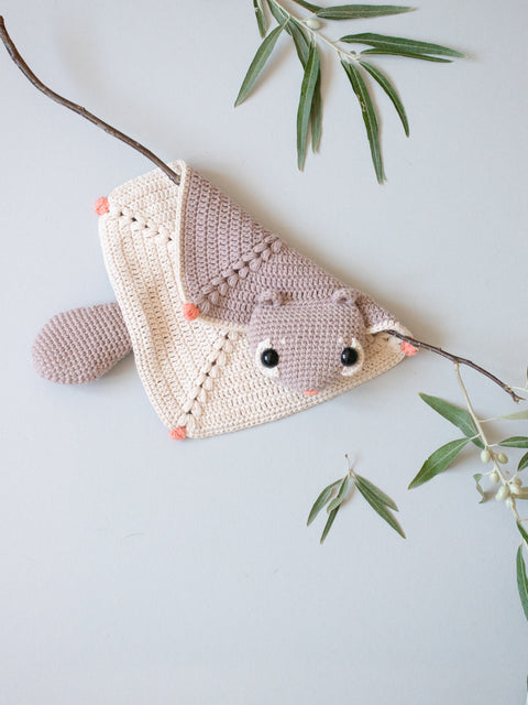 Patron au Crochet . Hazel L’Écureuil Volant - Doudou à Câliner
