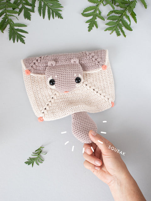 Patron au Crochet . Hazel L’Écureuil Volant - Doudou à Câliner