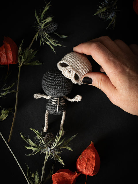 Halloween Häkelanleitung . Skelett Skully