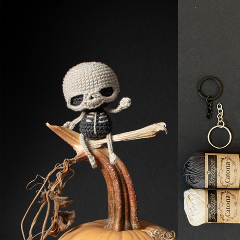 Kit de crochet d'Halloween . Skully le Skeleton . porte-clés / bijou de sac