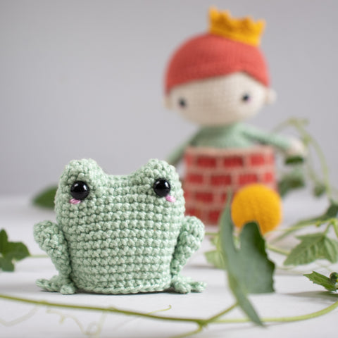 Kit de Crochet . Le Prince Crapaud . Jouet Matryoshka