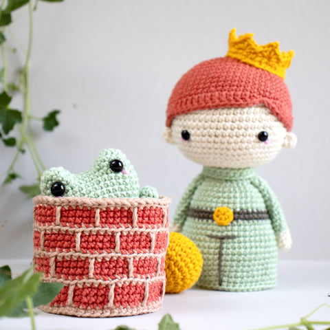 Kit de Crochet . Le Prince Crapaud . Jouet Matryoshka