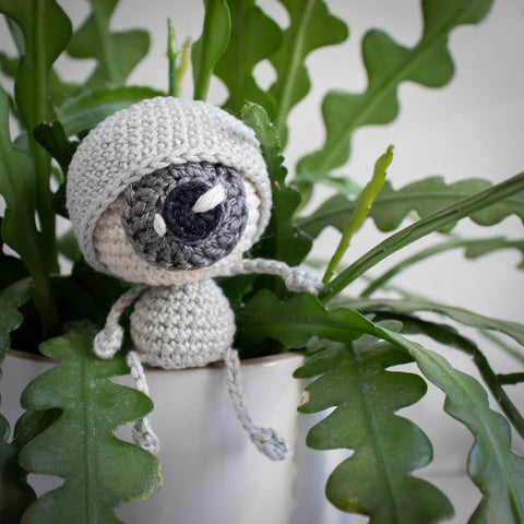 Halloween Crochet Pattern . Eyeball Eyesaac
