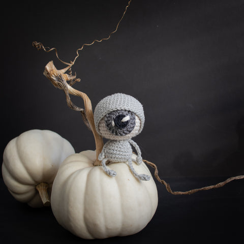 Halloween Crochet Pattern . Eyeball Eyesaac