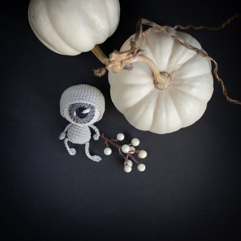 Halloween Crochet Pattern . Eyeball Eyesaac