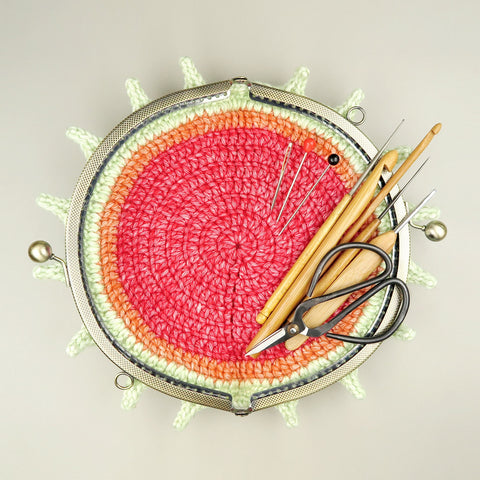 Patron au Crochet . Sac à Main Plante Carnivore et Mouche à Fruits