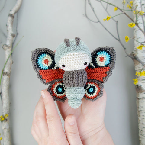 Patron au Crochet . Papillon Paon du Jour