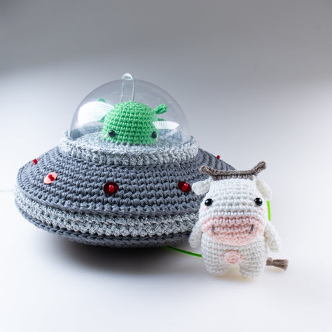 Crochet Pattern . Flying Saucer . Musical Toy