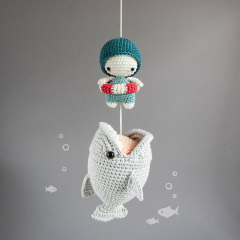 Patron au Crochet . Gros Poisson . Jouet Musical