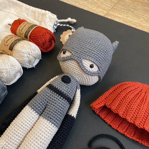 Crochet Kit . BatCat . Superherumi