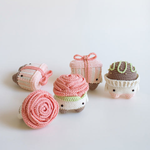 Amigurumi Crochet Kit . Valentine's Day