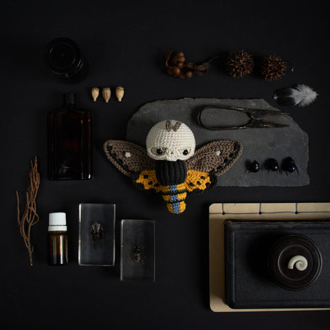 Patron au Crochet . Le Sphinx à Tête de Mort