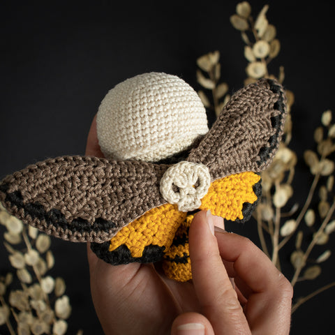 Patron au Crochet . Le Sphinx à Tête de Mort