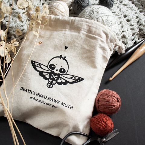 Projektbeutel . Totenkopfschwärmer