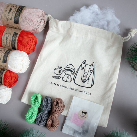 Kit de Crochet . Le Petit Chaperon Rouge . Jouet Matriochka