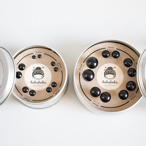 Positionsaugen . Schwarze Glasaugen mit Nadel