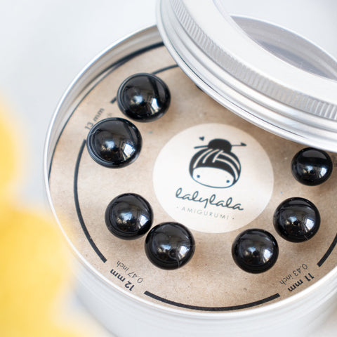 Positionsaugen . Schwarze Glasaugen mit Nadel