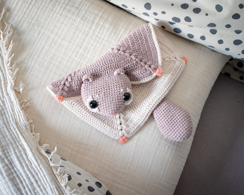 Patron au Crochet . Hazel L’Écureuil Volant - Doudou à Câliner