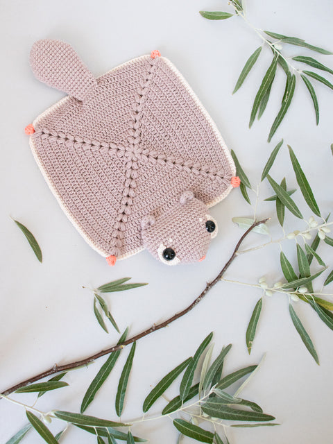 Patron au Crochet . Hazel L’Écureuil Volant - Doudou à Câliner