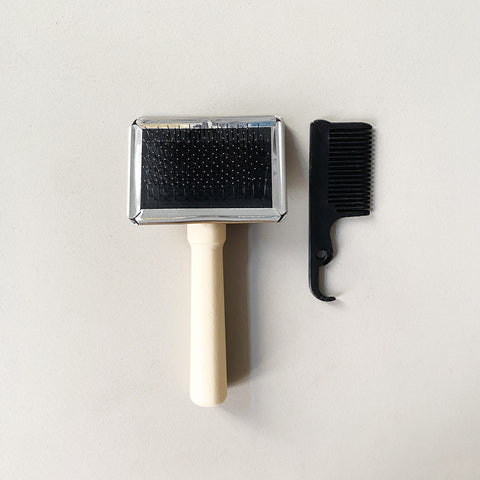Soft Amigurumi Brush plus Cleaning Comb