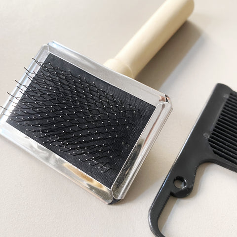 Soft Amigurumi Brush plus Cleaning Comb