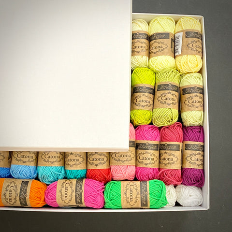 Scheepjes Catona Colour Pack - 113 nuances de fil de coton dans une boîte cadeau