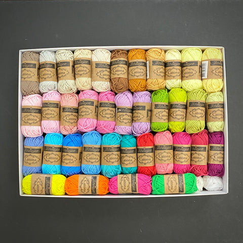 Scheepjes Catona Colour Pack - Geschenkbox mit allen 113 Farben Baumwollgarn