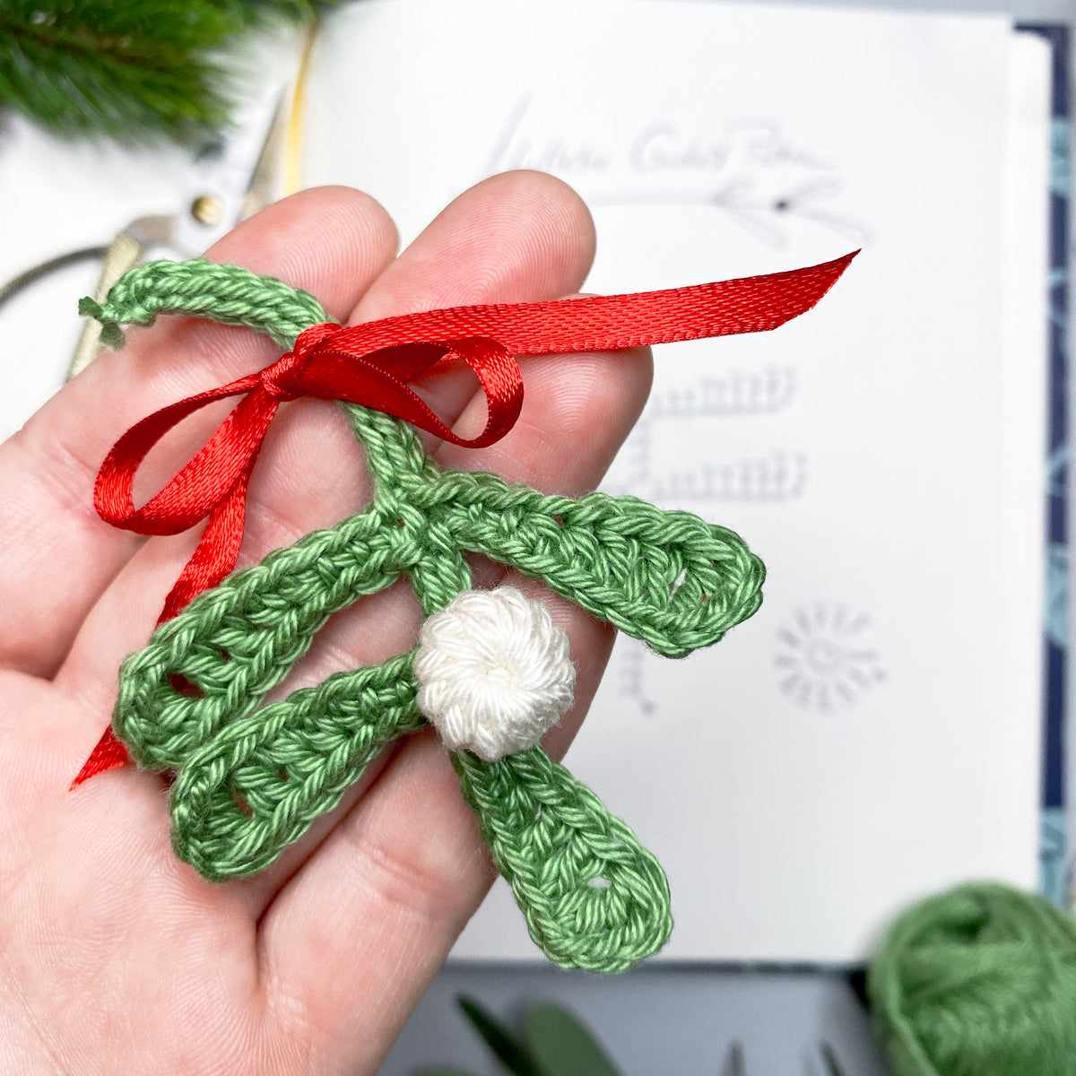 Free Pattern - Mistletoe Ornament – Lalylala Amigurumi