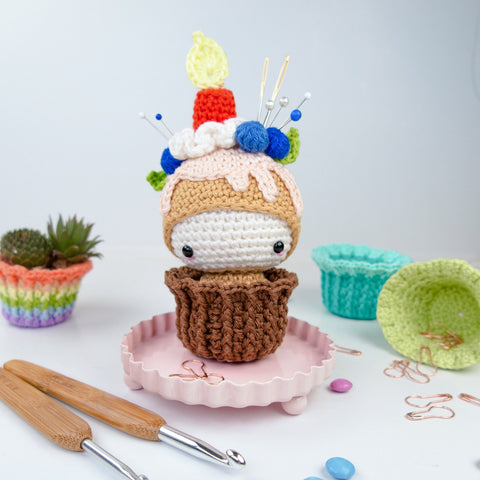 Patron au Crochet. Cupcake Pincushion Ella
