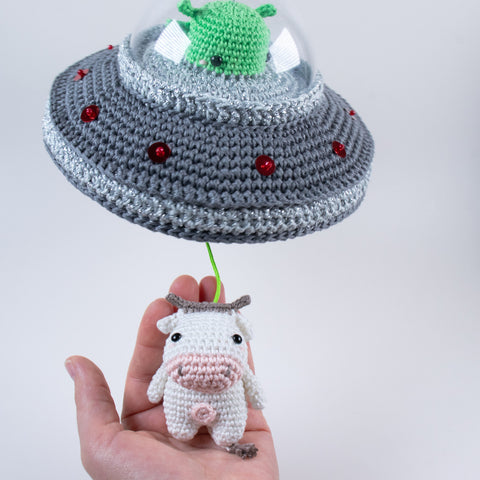 Crochet Pattern . Flying Saucer . Musical Toy